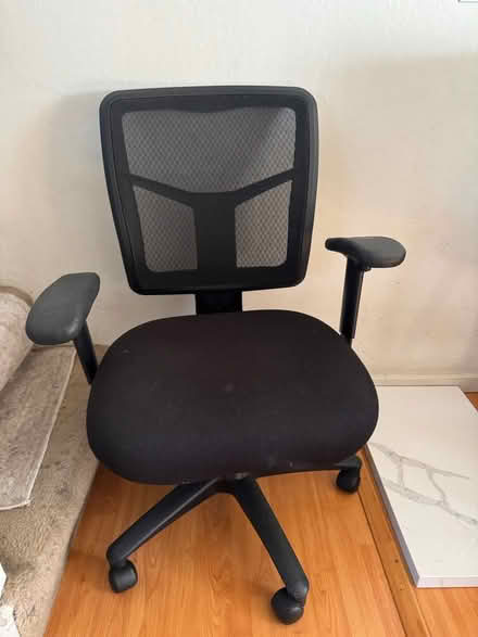 Photo of free office chair (Rengstorff & Middlefield Rd MV) #1