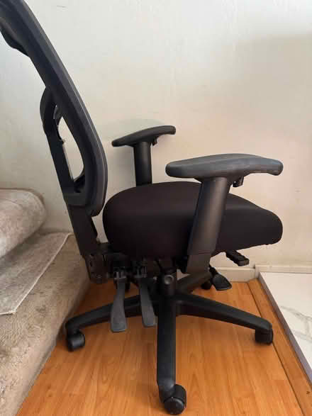 Photo of free office chair (Rengstorff & Middlefield Rd MV) #3