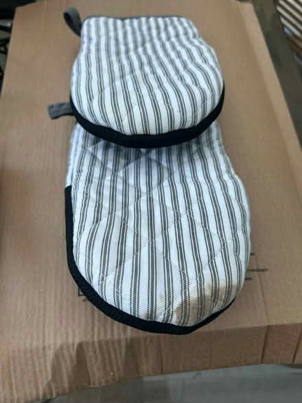 Photo of free Oven mitts (Knaresborough HG5) #1