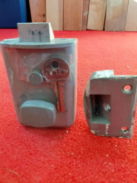 Photo of free Yale lock 4 keys (Knowle SY8) #1