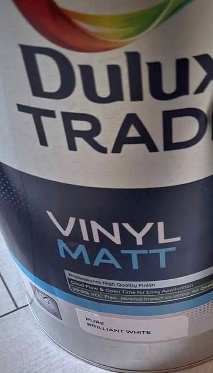 Photo of Dulux pure brilliant white vinyl paint (Brixton SW2) #1