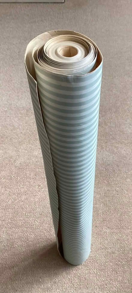 Photo of free A roll of wallpaper (Woodford IG8) #1