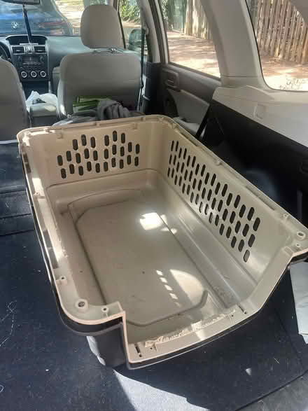 Photo of free large dog crate (Lincoln park / A st NE) #1