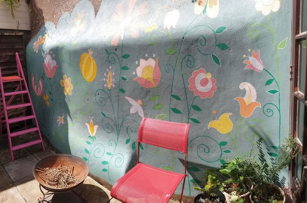 Courtyard full of freecycled items