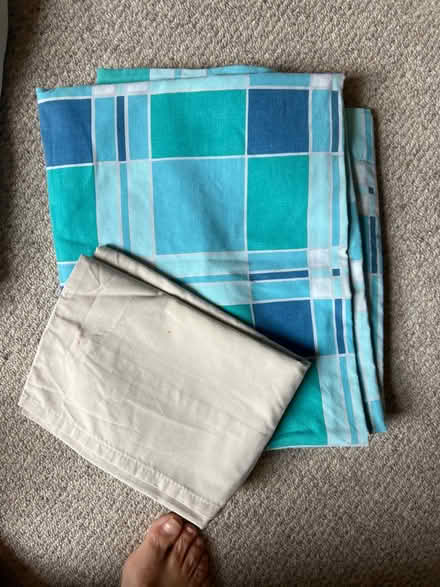 Photo of free Bedding, double duvet & sheets (Hove BN3) #4