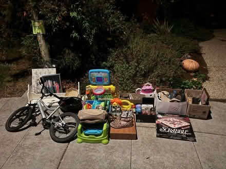 Photo of free Free leftovers from garage sale (3998 Bibbits Dr. Palo Alto) #1