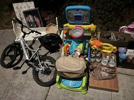 Photo of free Free leftovers from garage sale (3998 Bibbits Dr. Palo Alto) #3