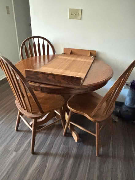 Photo of free Pedestal table (French rd area) #1