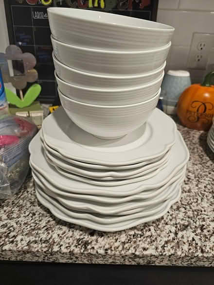 Photo of free White dishes (Camden parc) #1