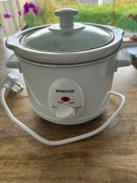 Photo of free ‘Slow cooker’ bach/ small slow cooker (Tregarth LL57) #1