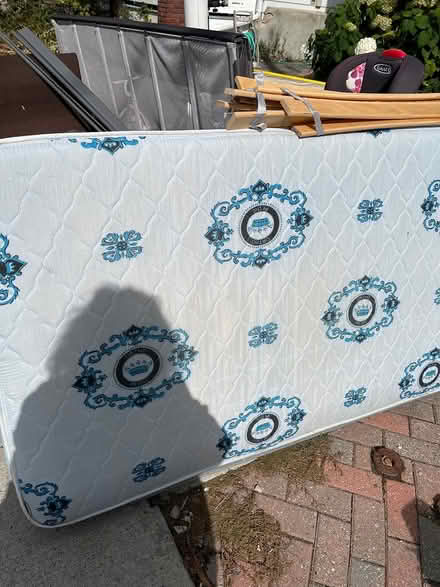Photo of free UPDATED curb alert (Hintonburg) #1