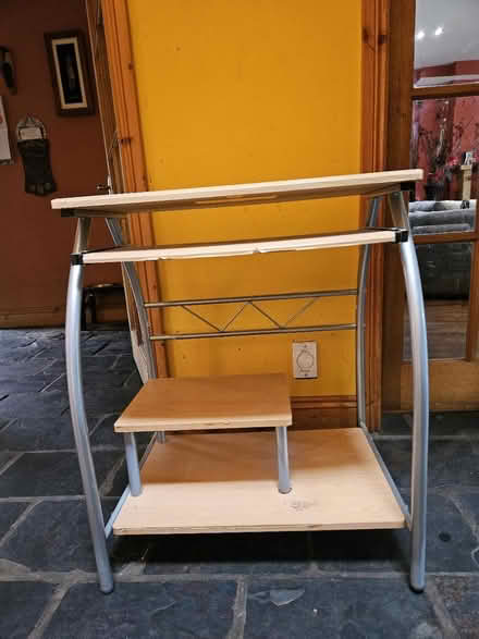 Photo of free Small desk (Frodsham WA6) #1