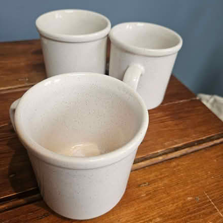 Photo of free Vintage mugs and saucers (Caldecott OX14) #1