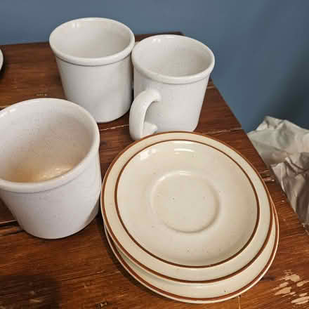 Photo of free Vintage mugs and saucers (Caldecott OX14) #2
