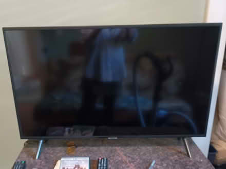 Photo of free 40" Samsung flat screen TV w/ feet (Phinney) #1