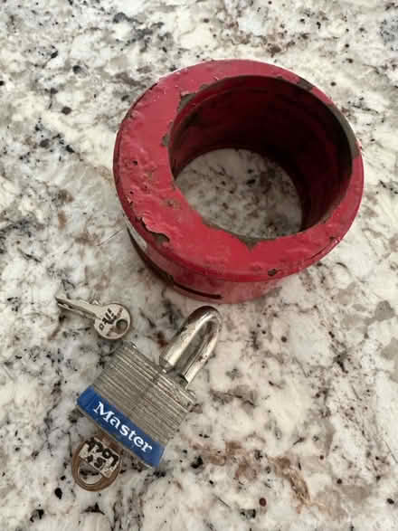 Photo of free Fifth wheel trailer lock (Kemptville) #1
