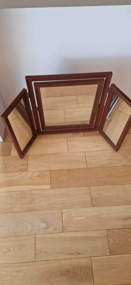 Photo of free Dressing Table Mirror. (Buckstone EH10) #1
