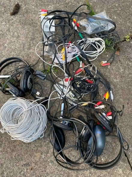 Photo of free A variety of audio cables and devices (Perivale W13) #1