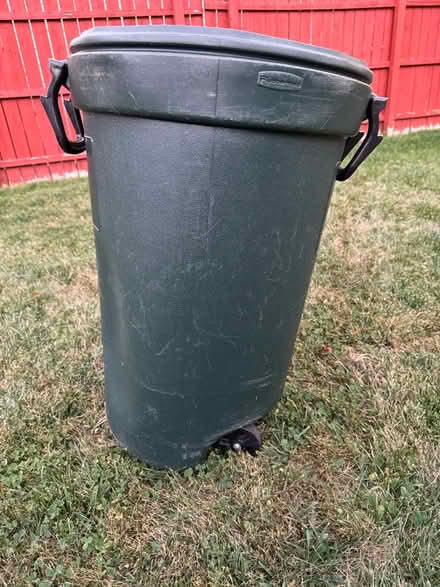 Photo of free Garbage cans - outdoor (Streamwood) #4