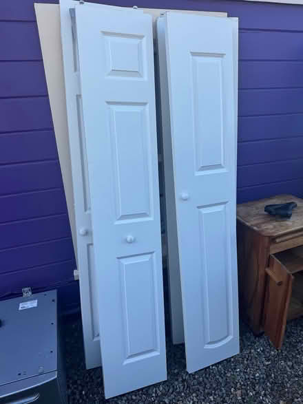Photo of free Closet door, fish tank, chairs (Lower Dimond) #3
