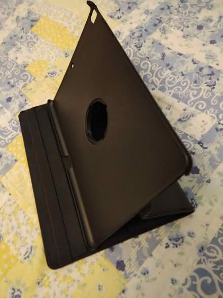 Photo of free iPad 10.2 vinyl cover/stand (Marcham OX13) #4