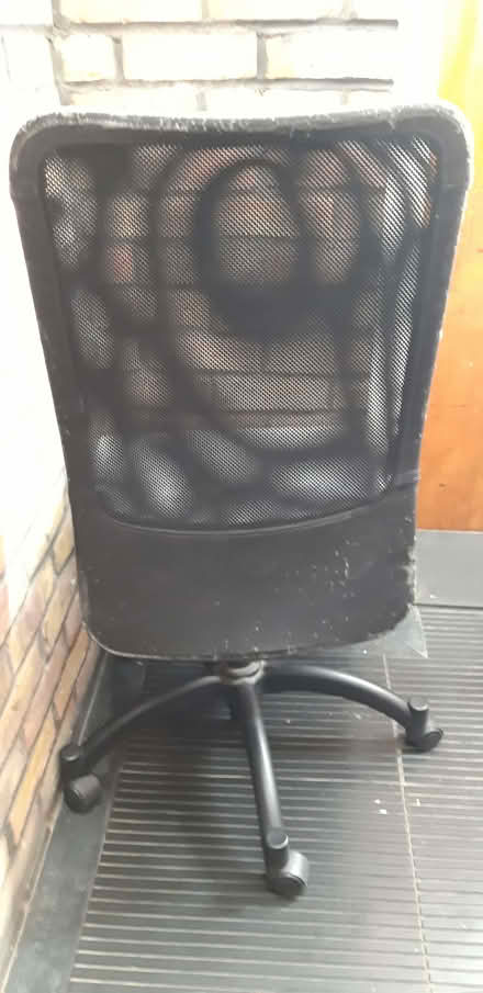 Photo of free Office chair, swivelling, adjustable height (Purley CR8) #3