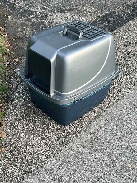 Photo of free Almost new cat litter box (Lake Zurich) #1