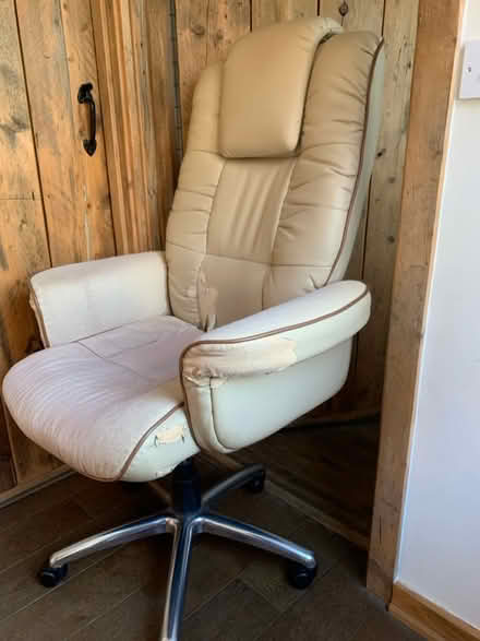 Photo of free Large office chair (Pettistree) #3