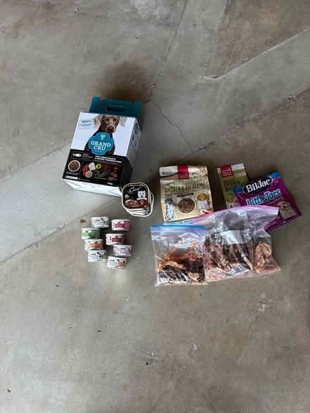 Photo of free Dog food and treats (Torrance 90501 near Hull MS) #1