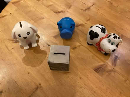 Photo of free Piggy Banks (CT5) #1
