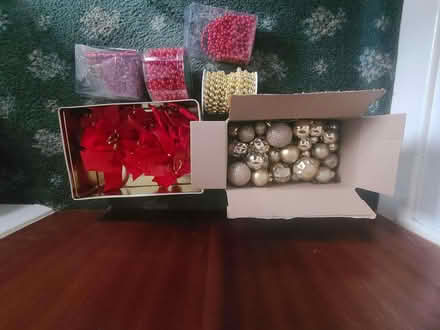 Photo of free Gold & Red Christmas Tree Decorations (CT18) #1