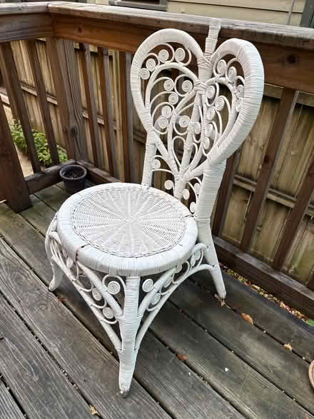Photo of free Cute chair (Dempster east of Ridge) #3