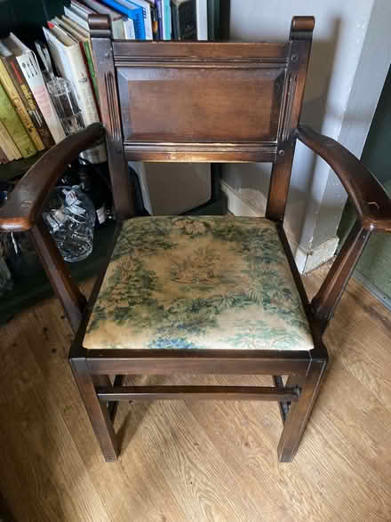 Photo of free oak extendable dining table and 6 chairs (South Oxfordshire RG4) #1
