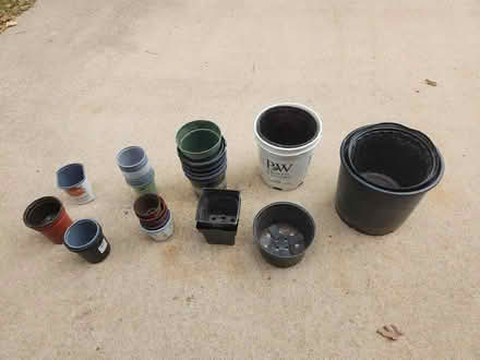 Photo of free pots & trays (East Dubuque) #3