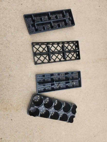 Photo of free pots & trays (East Dubuque) #1