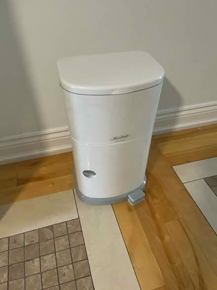 Photo of free Hands-free diaper pail (Little Italy, Montreal) #2