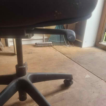 Photo of free Adjustable black computer chair (Croydon) #2