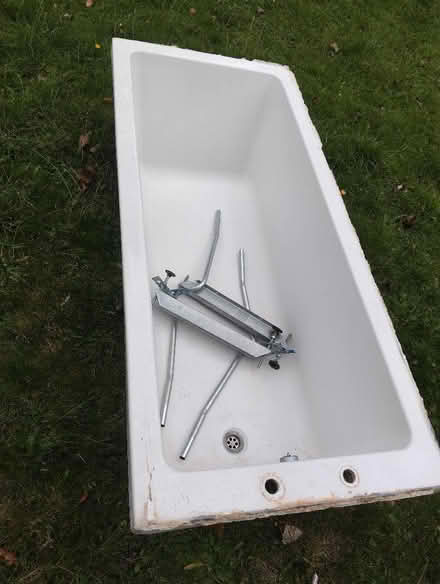 Photo of free Full size bathtub (Kings Hill SG12) #1