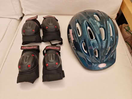 Photo of free Kids helmet and safety pads (Roslin EH25) #2