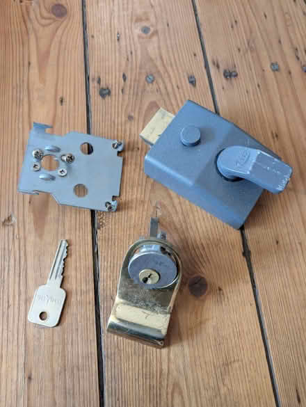 Photo of free Door Lock set (E178da) #1