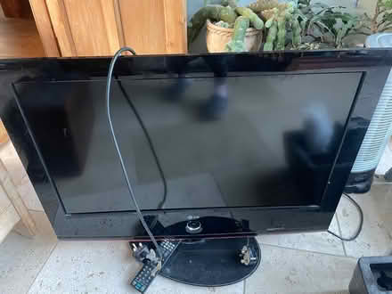 Photo of free lg modello 32" tv (Dutton PR3) #1