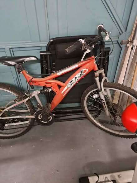 Photo of free Bicycle (Southcourt HP21) #1