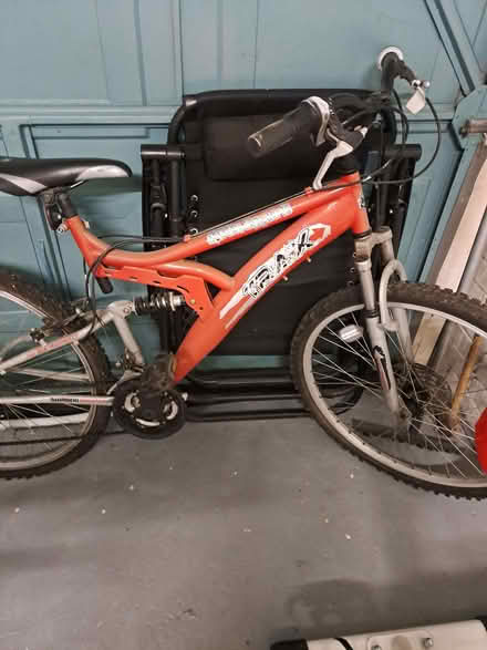 Photo of free Bicycle (Southcourt HP21) #3