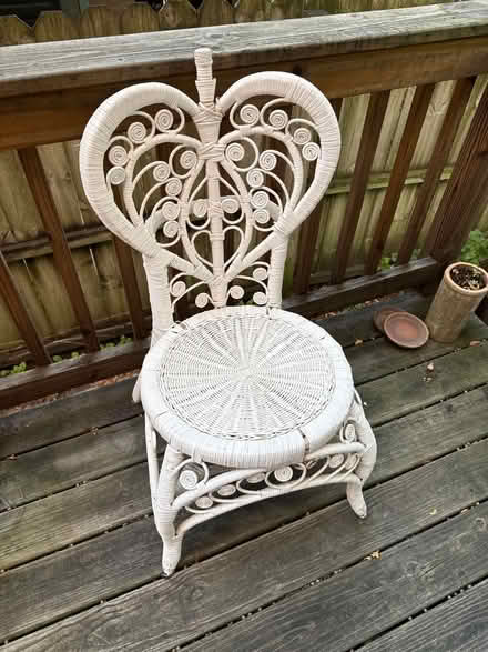 Photo of free Cute chair (Dempster east of Ridge) #1