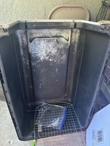 Photo of free Large dog crate (Union City) #1