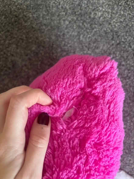 Photo of free 2x Pink Pillows (one heart, one pair of lips) (Micklefield HP13) #3