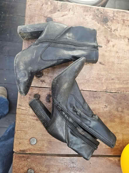 Photo of free Size 6 womens boots (SW8) #1