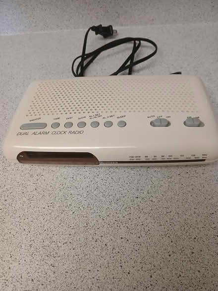 Photo of free AM/FM clock radio (Meadowvale and 401 area) #1