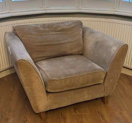 Photo of free Armchair (Benfleet SS7) #1