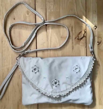 Photo of free Small cream handbag (Great Gaddesden HP1) #3